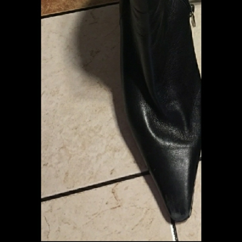 ANNE KLEIN Black Ankle Leather Boots - Picture 2 of 2
